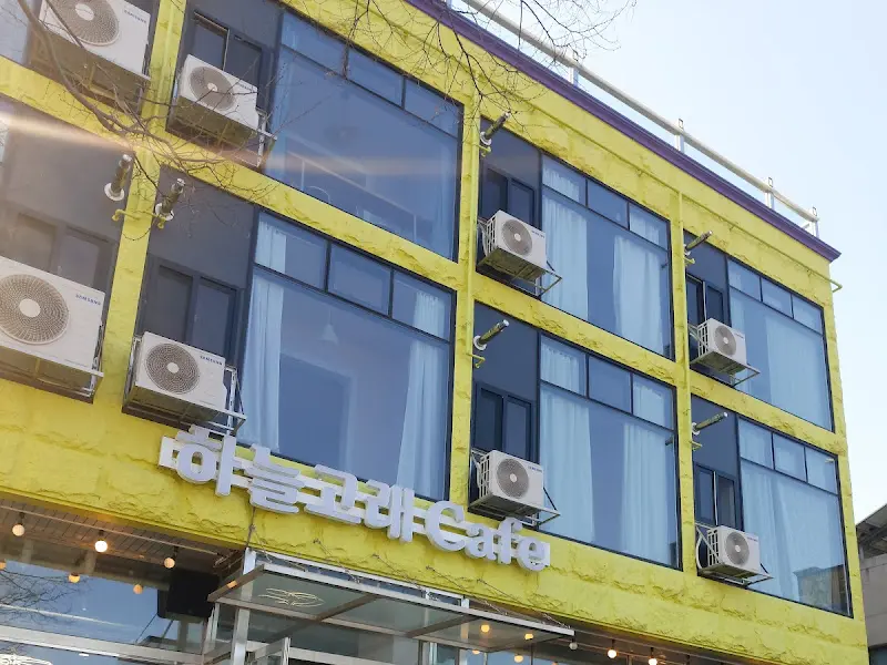 카페 외부 전경