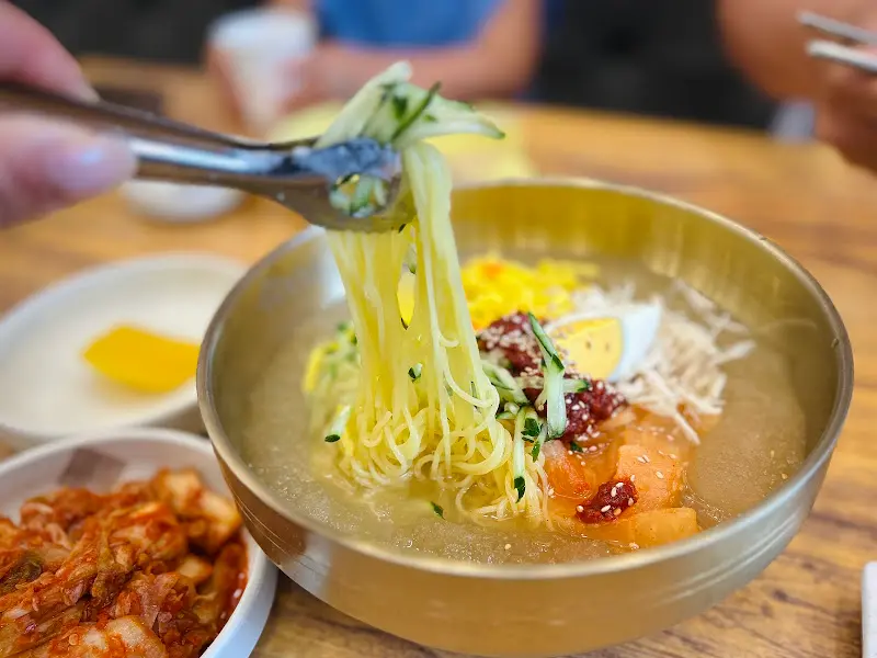 초계밀면의 모습