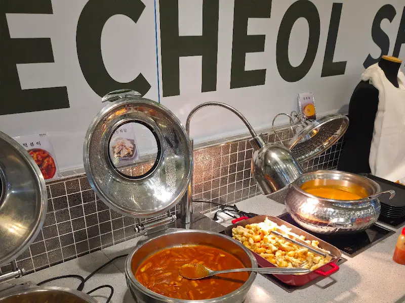 다양한 샐러드바 메뉴