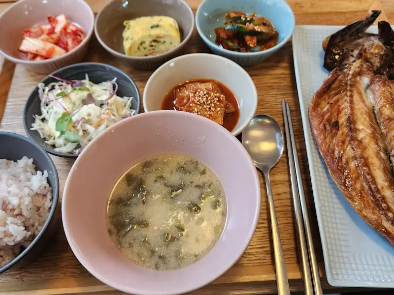 고등어구이 정식 한상차림