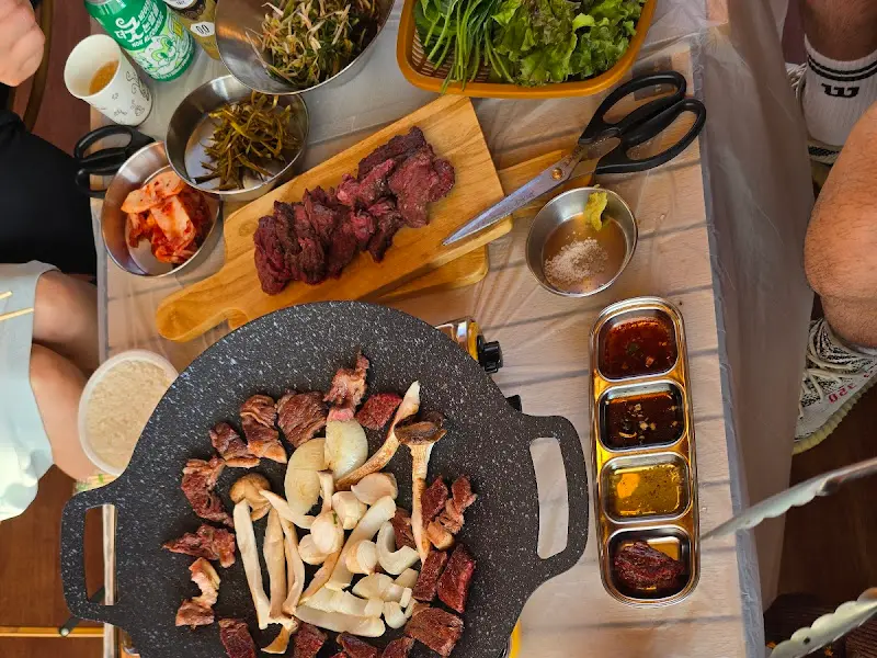 숯불 바베큐 한 상 차림