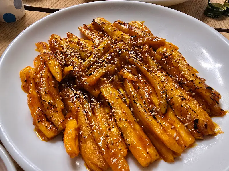 윤기가 흐르는 더덕구이