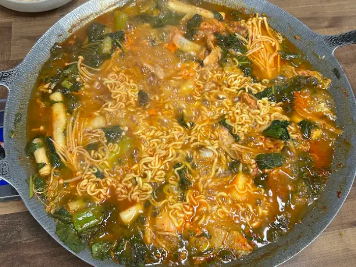 물닭갈비가 끓고 있는 모습