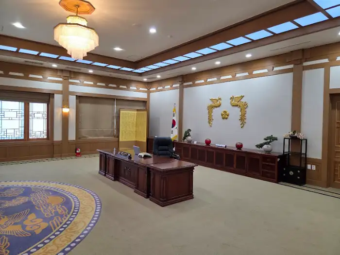 재현된 청와대 내부, 웅장하고 고급스러운 분위기