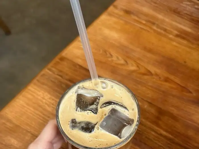 얼음 동동 띄운 차가운 커피