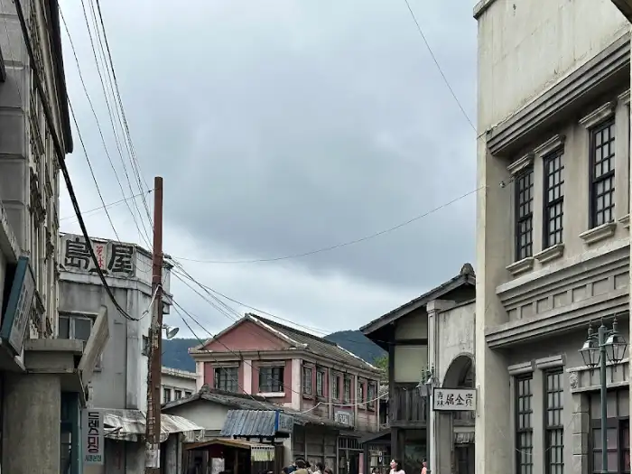 옛 경성 시대를 재현한 골목길 풍경