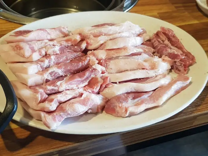 신선한 뒷고기 모둠