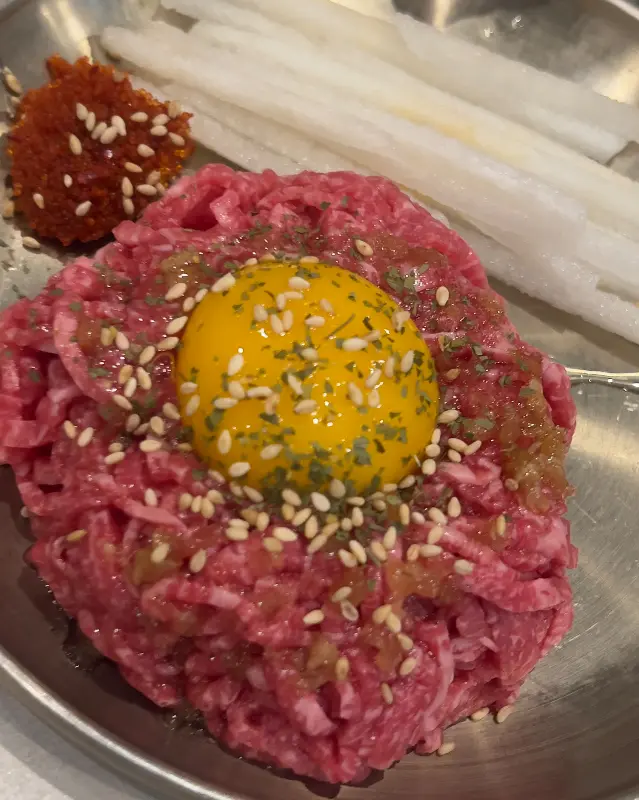 신선한 육회의 자태