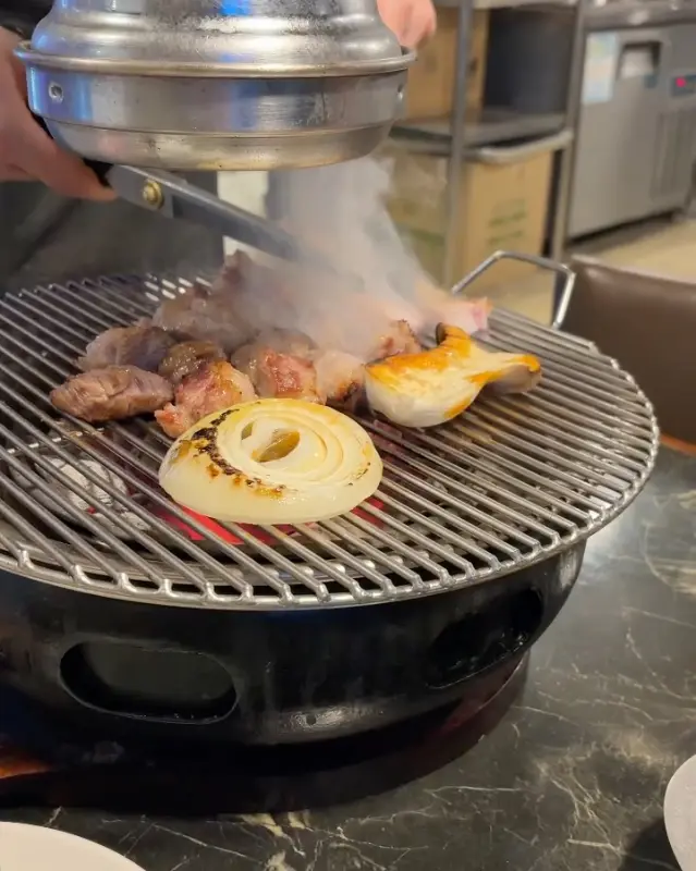 직원분이 직접 구워주는 흑돼지