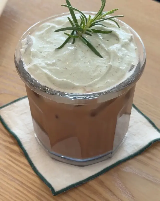 피스타치오 모카 라떼