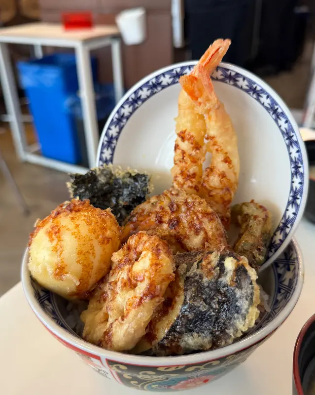 튀김이 가득한 온텐동