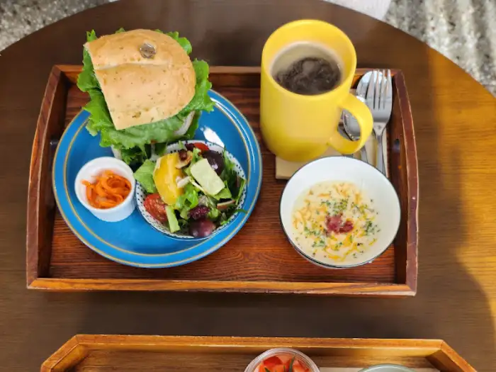 푸짐하고 다채로운 브런치 세트 구성