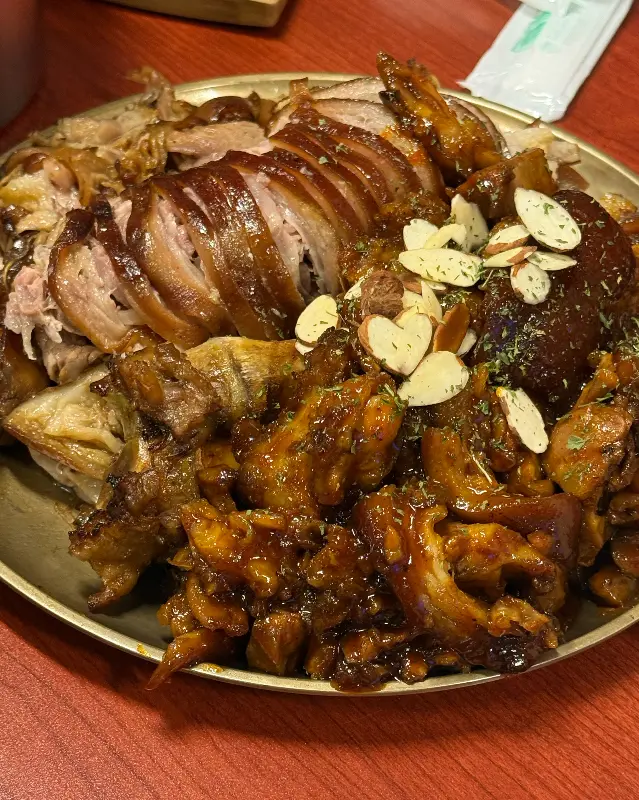 윤기가 흐르는 족발