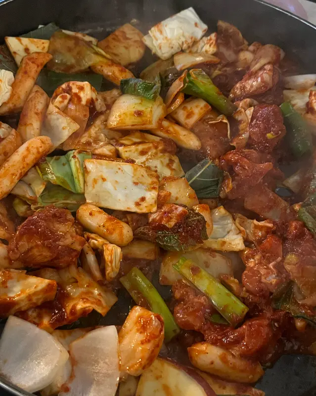 닭갈비와 떡, 야채의 조화