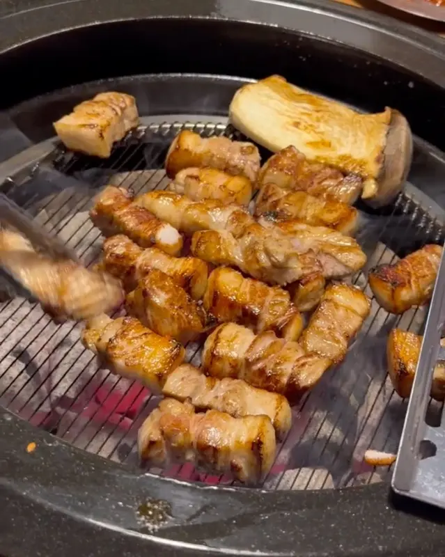 노릇노릇 구워진 돼지고기