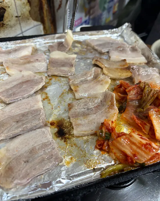 냉동 삼겹살과 김치의 조화