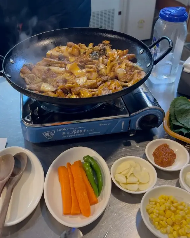 돼지김치구이 한 상 차림