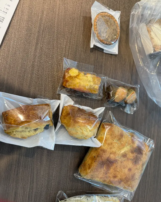 다양한 빵과 스콘