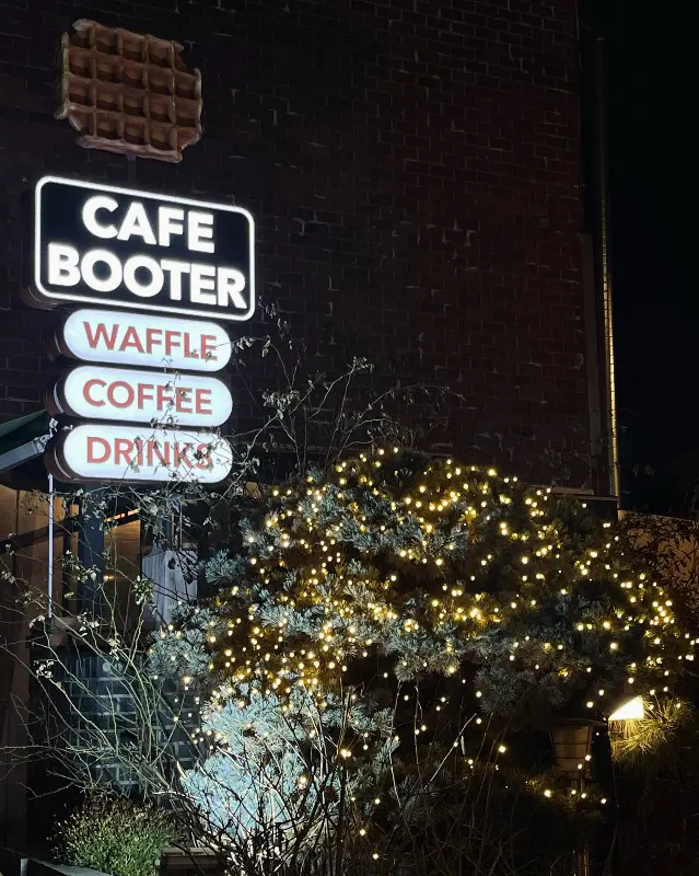 카페 외부 간판