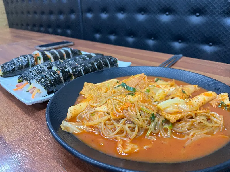 김밥과 떡볶이