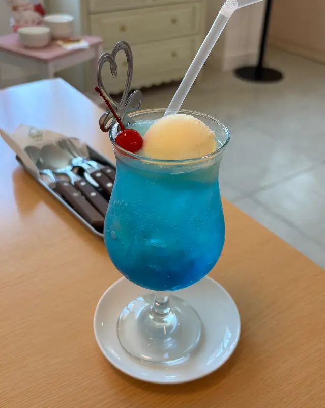 청량한 색감의 메론 소다