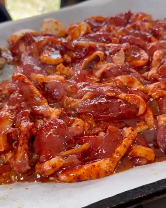 양념된 오리고기 구이