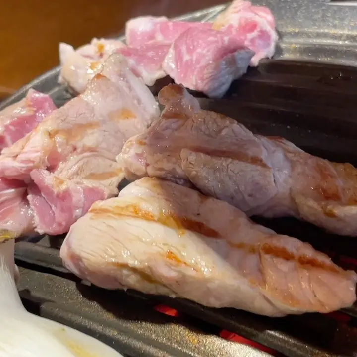 노릇하게 구워진 오겹살