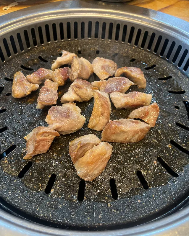 노릇하게 구워진 고기