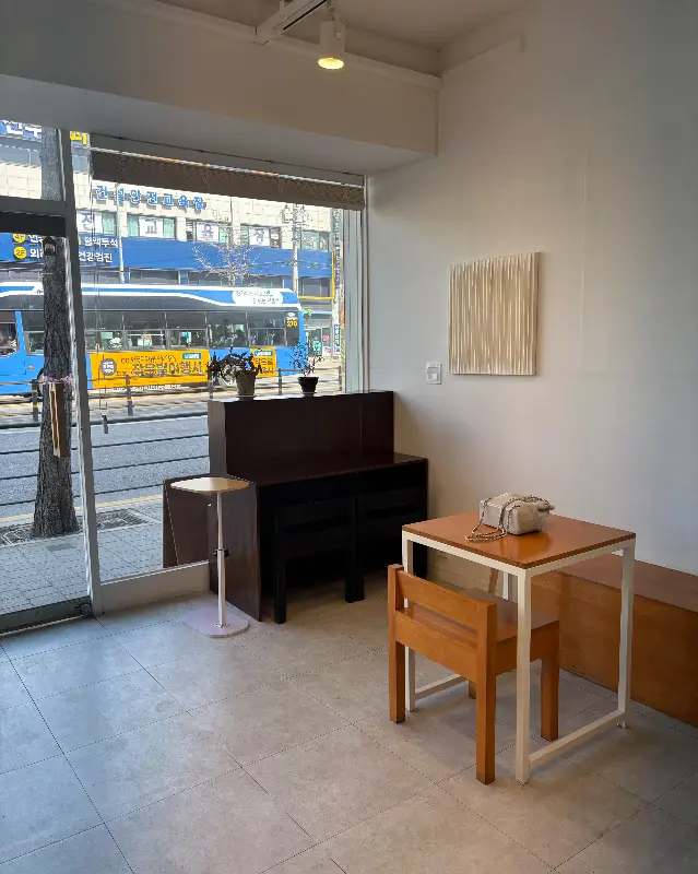 아늑한 분위기의 카페 내부