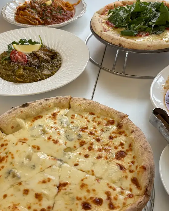 비스트로 앤 공주점의 고르곤졸라 피자