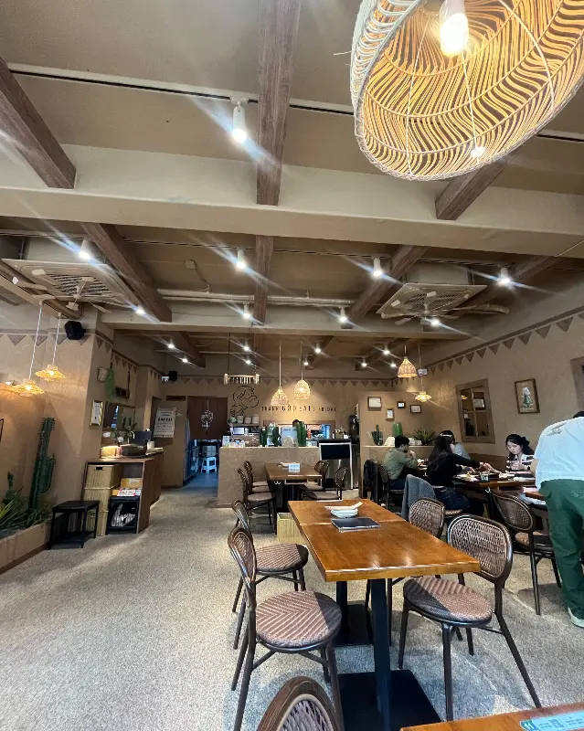 갓잇 서울숲점의 넓고 쾌적한 내부