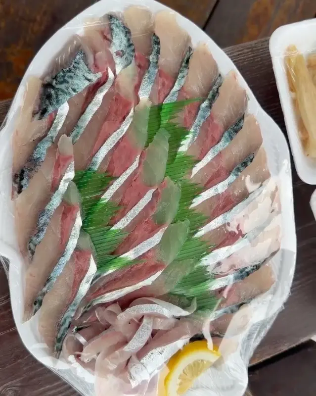 윤기가 흐르는 고등어회