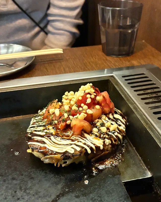 토마토가 올라간 오꼬노미야끼