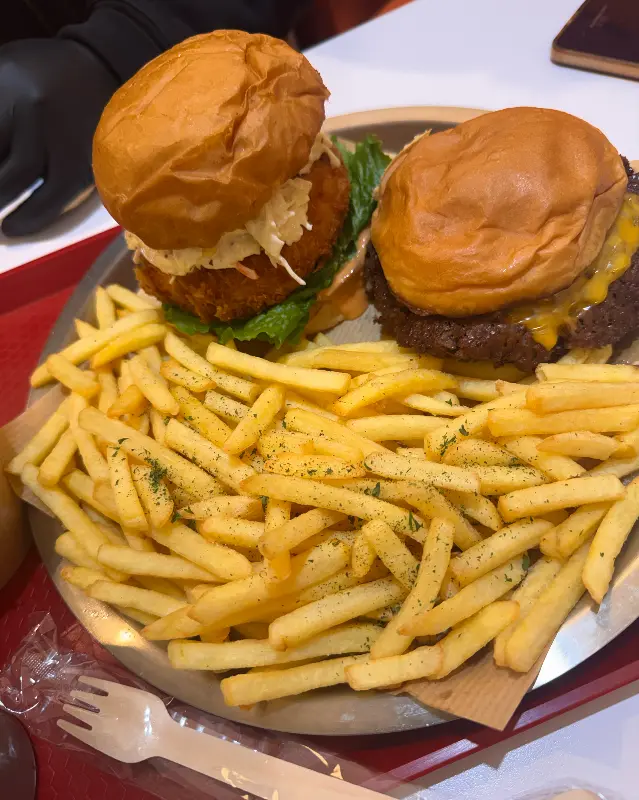 수제버거와 프렌치프라이
