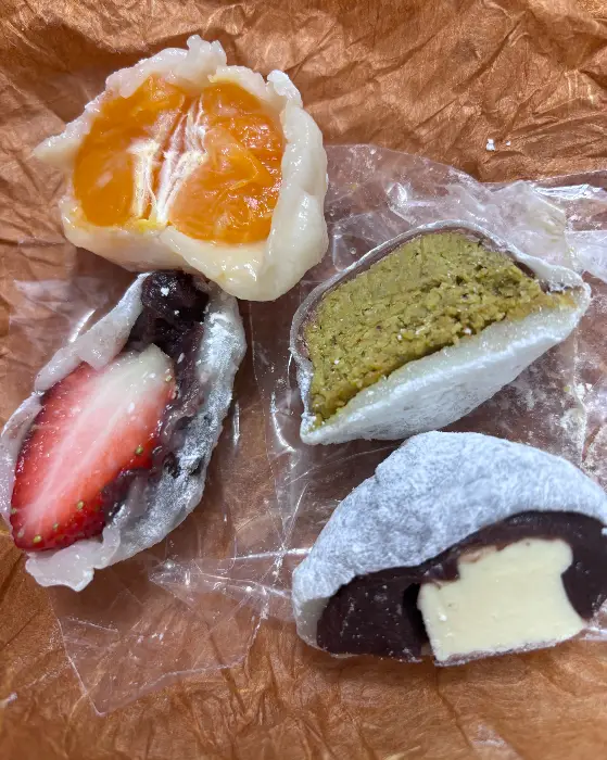 다양한 속재료를 가진 찹쌀떡 단면