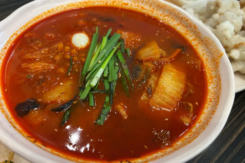 푸짐한 짬뽕 한 그릇