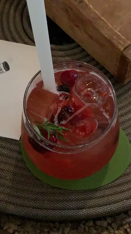 카페에서 맛본 상큼한 음료