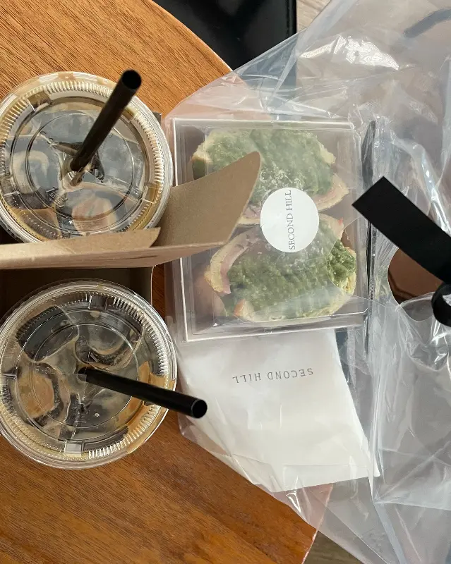 포장된 음료와 디저트