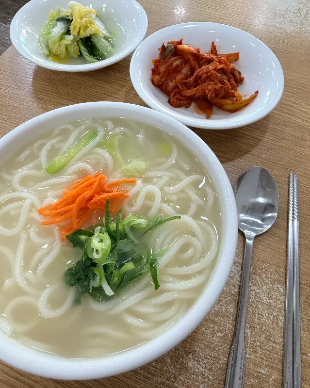 연희동 칼국수 한 상 차림