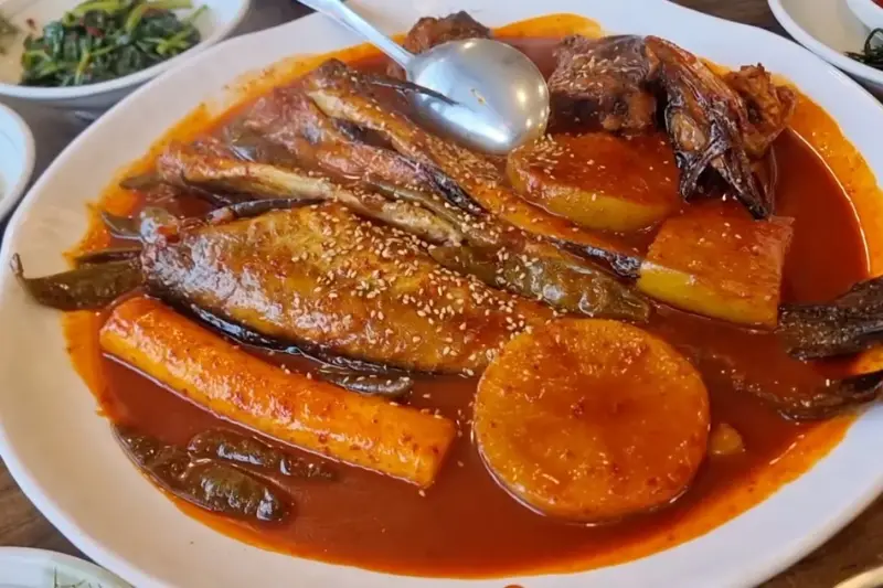 윤기가 좌르르 흐르는 코다리 조림