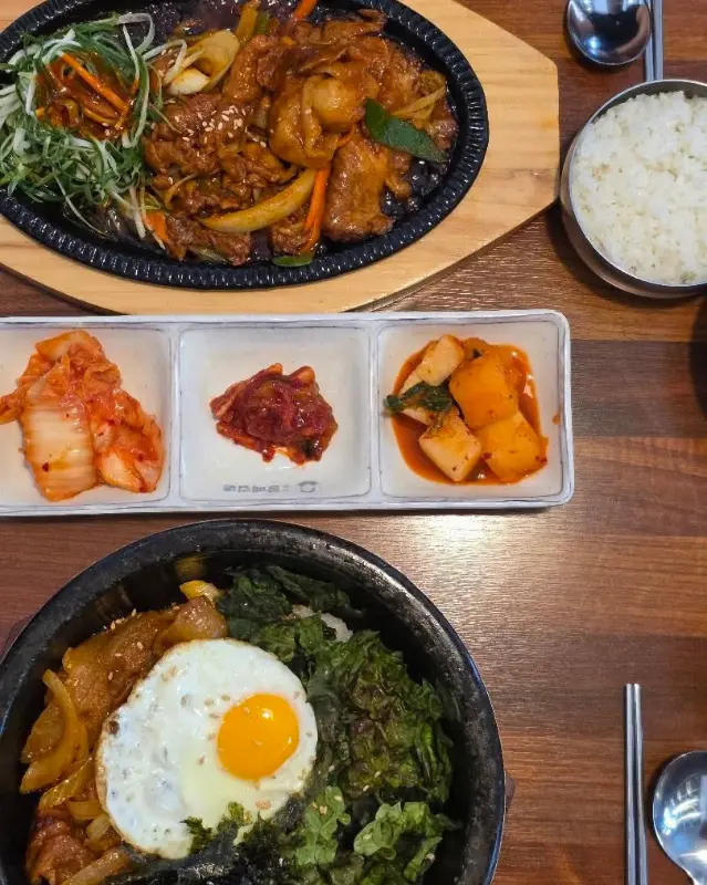 제육볶음과 비빔밥