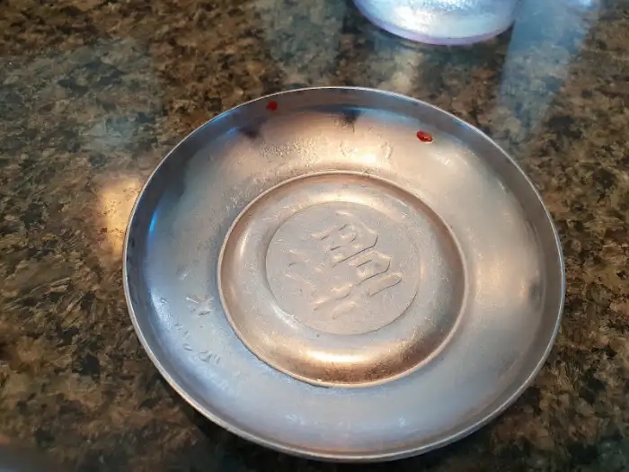 갈비탕을 담은 놋그릇