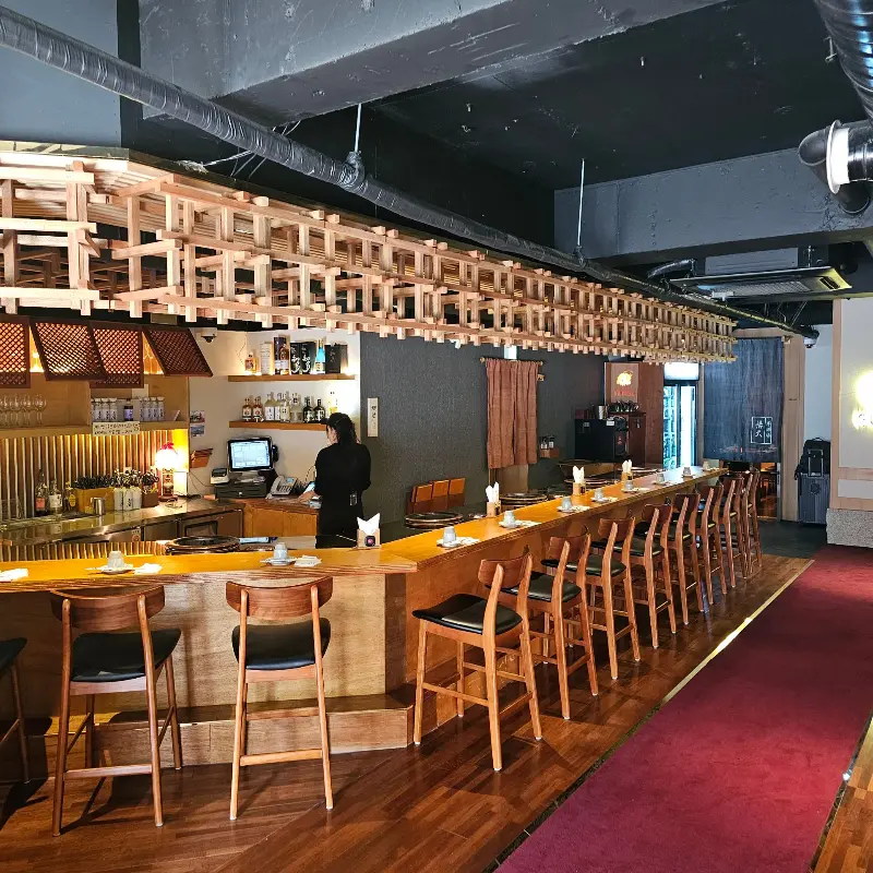 고다이 청담점의 세련된 인테리어