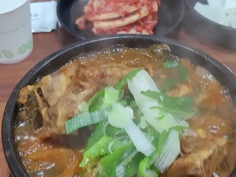 얼큰 뼈해장국