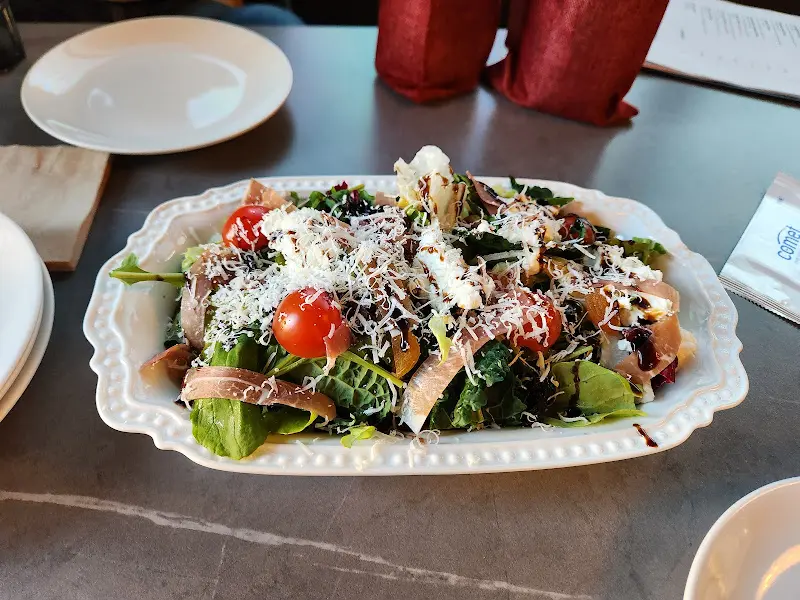 프로슈토와 리코타 치즈 샐러드