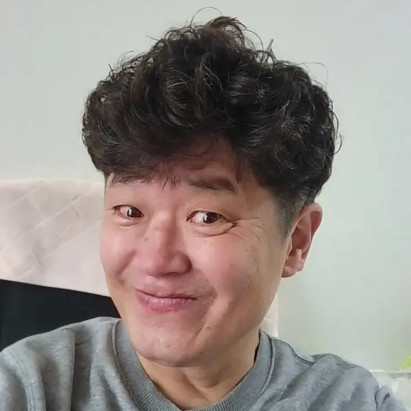 밝게 웃는 남자