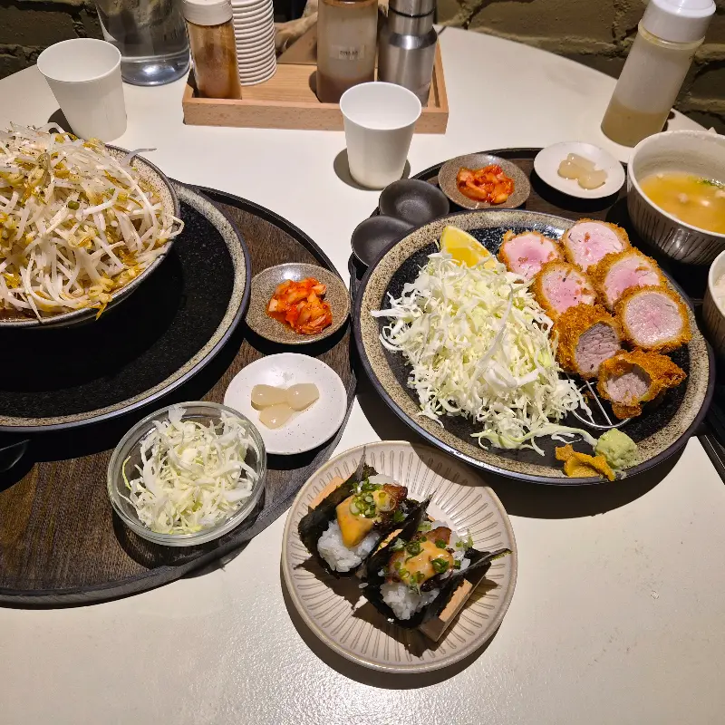 만푸쿠 덮밥, 오야꼬동, 게살마요 오니기리