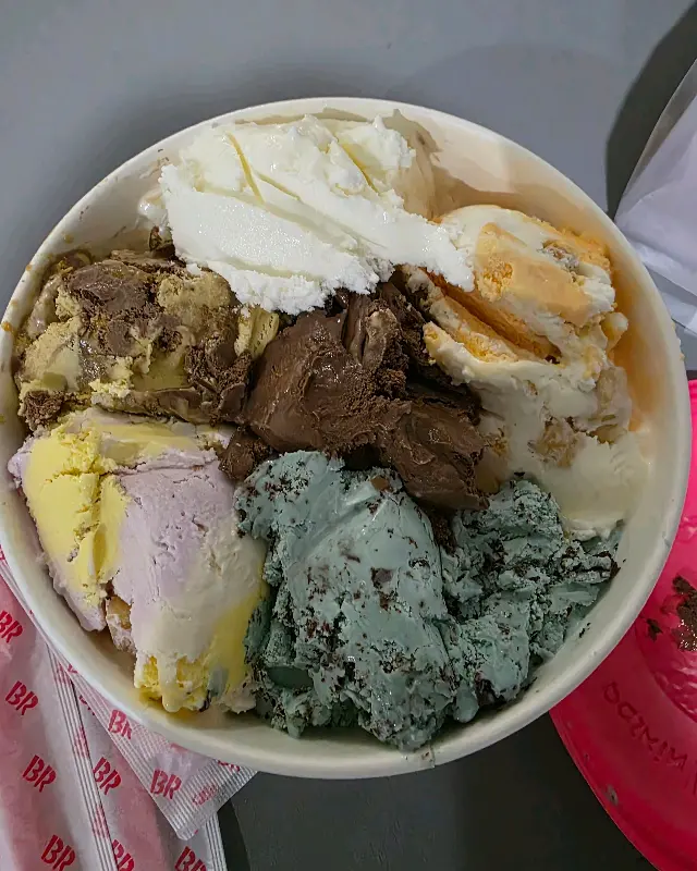 다양한 맛의 아이스크림 하프갤런