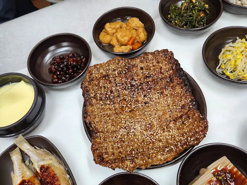 윤기가 자르르 흐르는 떡갈비