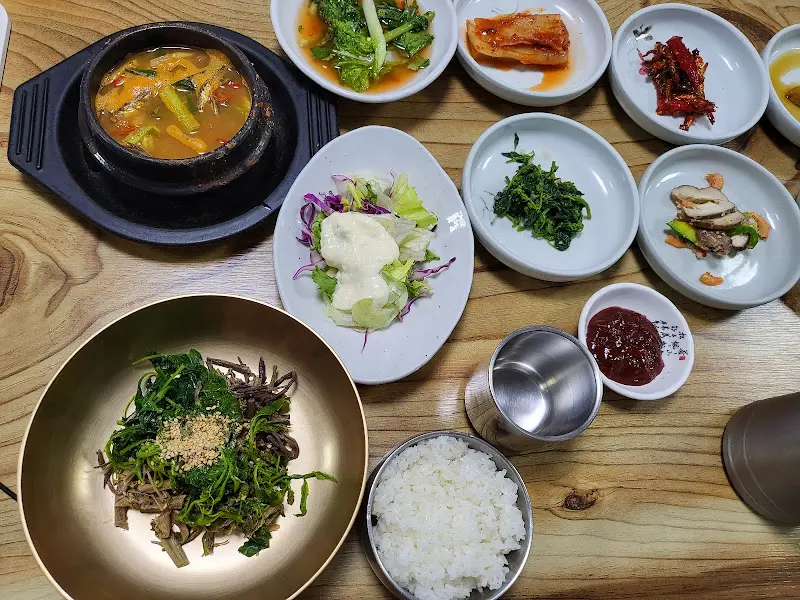 푸짐한 산채정식 한 상 차림